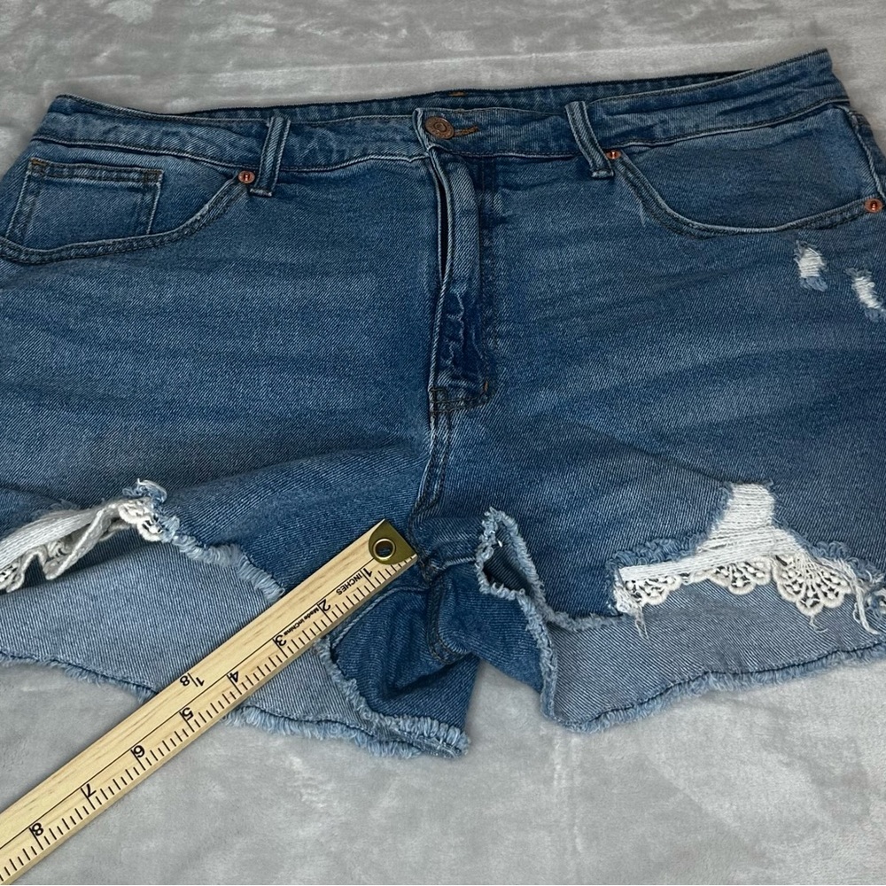 WILD FABLE Crochet Hem High Rise Jean Short Womens Size 18 - Picture 9 of 9
